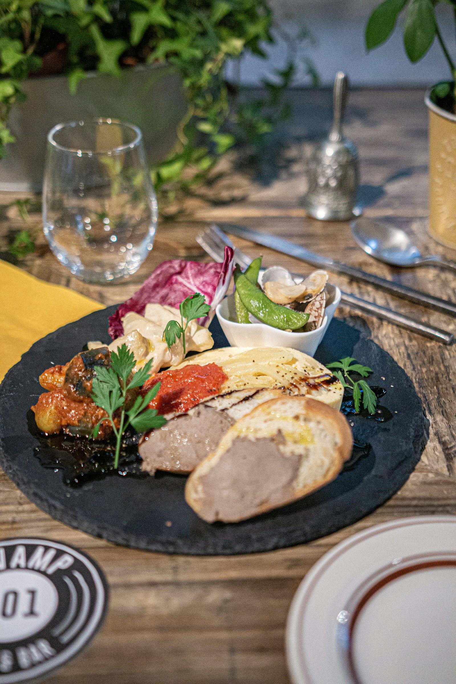 Restaurants website example by Build 76